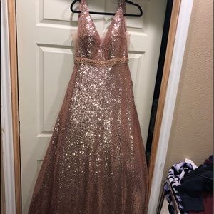 Sparkly rose gold dress 🤩🤩